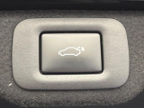 【パワーバックドア】スマートキーや運転席のボタンを押すだけでリアゲートが自動で開閉します!荷物を持っている時や、高い位置にあるバックドアを閉める際に便利な機能です♪