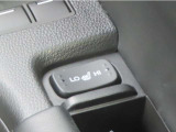 【シートヒーター(フロント左右)】2段階で温度調節が可能なシートヒーターです。エアコンよりも早く温まるので、寒い日もカラダを温め、快適にドライブできます。