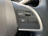 ハンドルの右側にはクルーズコントロールのスイッチが装備されています。高速道路で運転の疲れを軽減します。