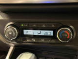 作動状態が一目でわかる液晶ディスプレイ付きAUTOエアコンを装備しています♪室内の温度を設定するとセンサーが室温を感知して、温度、風量を自動的にコントロ-ルして快適な空間を作ってくれます!