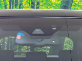 【トヨタセーフティセンス】走行中に前方の車両等を認識し、衝突しそうな時は警報とブレーキで衝突回避と被害軽減をアシスト。より安全にドライブをお楽しみいただけます。