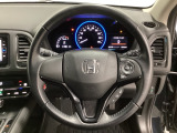 ハンドルにHondaセンシング系のクルーズコントロールやレーンキープアシストなどのスイッチが装備されています。ハンドルから手を離さず安全に操作できます。
