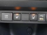 快適温熱シート(運転席・助手席)が装備され快適なドライブをサポートします。