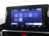 <Bluetooth>スマートフォンなどの機器と車をBluetoothで接続すると、ワイヤレスで音楽を再生できます。