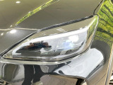 【LEDヘッドライト】悪天候や夜間走行時も良好な視界を確保し安心して運転できる高輝度LEDヘッドライトを装備!点灯速度が早く、消費電力も抑えられています。