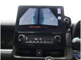 パノラミックビューモニター装備!サイドビュー/車両に取り付けたフロント、サイド、バックカメラの映像を合成しての映像を画面上に表示させることで、低速時の運転を補助する装置です。車両本体の取扱書もお読みく