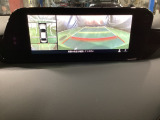 狭い場所での駐車やすれ違いなどでより的確な運転操作に役立つ360&deg;ビューモニターが装備されています。