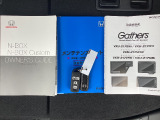カギをバッグやポケットに入れたままでもドアロックの開閉やエンジン始動ができる『スマートキー』付き!暗くなってもキー穴を捜す必要が無くとっても便利ですから人気の装備です!