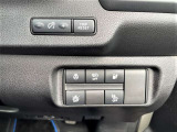 運転席のスイッチ類。ステアリングヒーター付き。