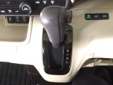 オートマチックシフトレバーは、手になじみ操作しやすい形状で安全運転にもつながります♪