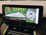 【パノラミックビューモニター】専用のカメラにより、上から見下ろしたような視点で360度クルマの周囲を確認することができます☆死角部分も確認しやすく、狭い場所での切り返しや駐車もスムーズに行えます。