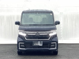 LEDヘッドライトを装備しています。LEDヘッドライトはとても明るく、雨の日や夜間走行も安全・安心です。オートライトコントロール付きで周囲の明るさに応じて自動で点灯・消灯します