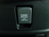【POWEROUTLET】12V電源ソケットを設置しております。周辺機器の充電にご利用頂けます。