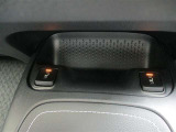 運転席、助手席ともシートヒーターつきです。