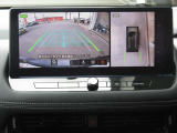 【アラウンドビューモニター】上空から見下ろしているかのような映像を映し出して、スムースな駐車をアシストします。