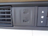充電用USBジャックが付いております(Type-C)