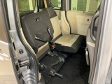 後席をはね上げれば、もうひとつの荷室が生まれます。