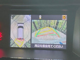 【パノラミックビューモニター】専用のカメラにより、上から見下ろしたような視点で360度クルマの周囲を確認することができます☆死角部分も確認しやすく、狭い場所での切り返しや駐車もスムーズに行えます。