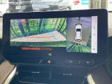 【パノラミックビューモニター】専用のカメラにより、上から見下ろしたような視点で360度クルマの周囲を確認することができます☆死角部分も確認しやすく、狭い場所での切り返しや駐車もスムーズに行えます。