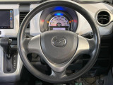 インテリアに合わせたデザインのステアリングは、運転される方のことも考え、運転しやすい形状、大きさです。是非一度、実際に触ってお確かめください。