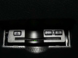 ETC車載器付きです。高速道路の料金所渋滞も解消!落ち着いてスムーズに通過できます。今や必需品の一つとなった装備ですね。