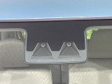 【スマートアシスト】走行中に前方の車両等を認識し、衝突しそうな時は警報とブレーキで衝突回避と被害軽減をアシスト。より安全にドライブをお楽しみいただけます。