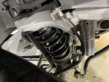 お車を安心してお乗りいただく為には、足回りの定期点検が欠かせません。サービスサポート(有償保証)では無料点検もご提供しており、安心のカーライフをお過ごしいただけるサポート体制が整っています。