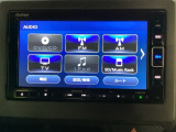 ナビゲーションはフルセグTV、インターナビ対応のGathers純正メモリーナビを搭載しています。Bluetoothオーディオ機能がありますので、スマートフォンなどの音楽も再生できます。