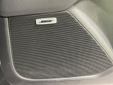 【BOSEサウンドシステム】メーカーオプションの高品位サウンドシステムを搭載。専用のチューニングが施された大小様々なスピーカーから良質なサウンドが奏でられ、臨場感あふれる音響空間を演出します。