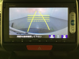 バックでの車庫入れも安心です! リアカメラが付いているバックモニター付のナビを装備しております。操作線もついており距離感も画面から確認できます。