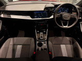 Audiは創業者であるホルヒの「いかなる時代においても第一級の素材を用い、操縦安定性に優れ、さらに進歩的なクルマの製造を目指す」という考え方に則り、こだわり抜かれたインテリアを目指しています。