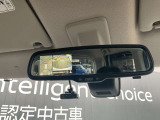 ルームミラーでアラウンドビューモニターの画像が確認出来ます。