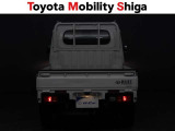 リヤのコンビネーションランプは後続車からも確認しやすいデザインです。