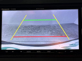 【バックモニター】後ろのカメラの映像をモニターに映し出すことができます!後方の見えない死角や、障害物との距離感をしっかり確認することができます!駐車が苦手な方におすすめです。