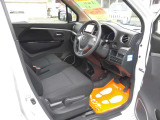 運転席はドライバーがリラックスして運転できるようになっています!ぜひ一度ご来店し座ってみてください!