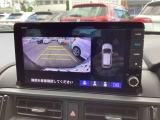 【バックカメラ】運転が苦手な方も車庫入れラクラクです!ギアをリバースに入れれば自動的に切り換わりますので、面倒な操作は不要です♪狭い駐車場もお車を傷つけず安心ですね!