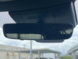 【デジタルインナーミラー】後席の大きな荷物や同乗者で後方が確認しづらい時でも安心!カメラが撮影した車両後方の映像をルームミラー内に表示。クリアな視界で状況の確認が可能です!