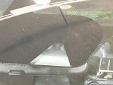 【エマージェンシーブレーキ】走行中に前方の車両等を認識し、衝突しそうな時は警報とブレーキで衝突回避と被害軽減をアシスト。より安全にドライブをお楽しみいただけます。