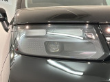 LEDヘッドライトは、点灯の瞬間から最大光量を発揮し、突然暗くなるトンネルなどでの安定感を高めます。
