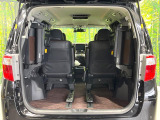 【パワーバックドア】スマートキーや運転席のボタンを押すだけでリアゲートが自動で開閉します!荷物を持っている時や、高い位置にあるバックドアを閉める際に便利な機能です♪