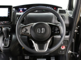 【運転席まわり】Honda独自の設計思想に基づき、自然に手を伸ばした先に操作したいものがあるようレイアウトを追求 !