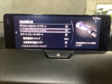 ハンドル操作をアシストすることにより車線からの逸脱回避を支援します。