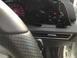 オートライトシステムを搭載したヘッドライトです。ヘッドアップディスプレイもついています。