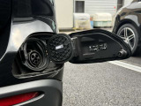 人間工学をもとに設計されたメルセデス・ベンツのシートは、柔らか過ぎず長距離のドライブでも疲れにくい構造になっております。車の運転で腰に負担を感じられる方は是非一度お試しください。