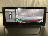 狭い場所での駐車やすれ違いなどでより的確な運転操作に役立つ360&deg;ビューモニターが装備されています。