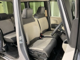 乗降がしやすい運転席。高さが調節できて小柄な方でも運転しやすいポジションをとることができます。