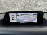 狭い場所での駐車やすれ違いなどでより的確な運転操作に役立つ360&deg;ビューモニターが装備されています。