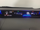 メータは先進的なデジタルメーターを採用!ゆっくりと数字が動くのでとても見やすく表示されます!続可能距離等の情報やHonda SENSINGの注意・警告も表示します!