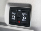 ◆両側電動スライドドア◆狭い駐車場でも乗り降りが楽々♪お子様が隣の車にドアを当ててしまう心配もございません!小さなお子様連れの方もこれで安心。
