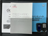 スマートキーは鍵をバッグに入れたままでもドアロックの開閉やエンジンのON・OFFができます。夜間や雨の日も鍵を探さなくて良いので便利です。